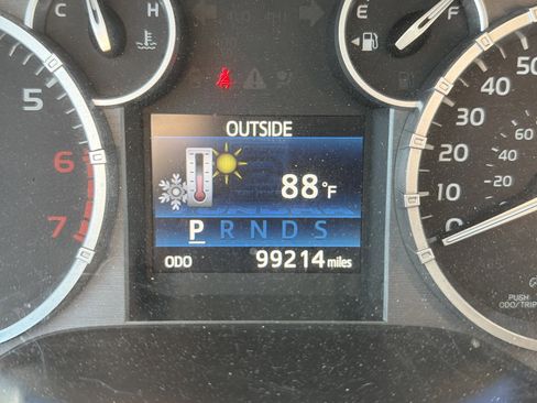 Used 2014 Toyota Tundra Platinum image 2