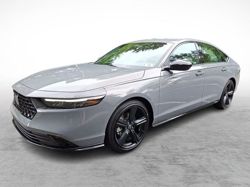 Used 2025 Honda Accord Sport image 3
