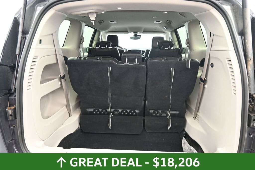 Used 2023 Chrysler Pacifica Touring-L FWD image 18