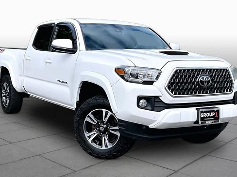 Used 2019 Toyota Tacoma TRD Sport w/ Technology Package AWD/4WD image 2
