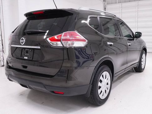 Used 2016 Nissan Rogue S w/ Appearance Package FWD image 30