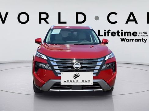 Used 2024 Nissan Rogue SL image 2