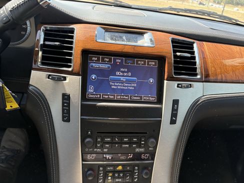 Used 2013 Cadillac Escalade Platinum image 16