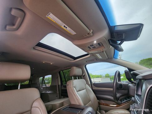 Used 2016 Chevrolet Suburban LTZ RWD image 37