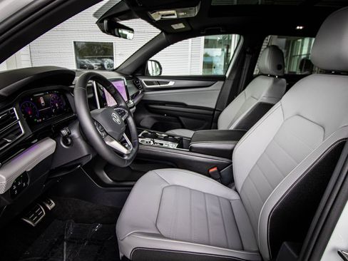 New 2026 Volkswagen Atlas Cross Sport SEL R-Line image 28