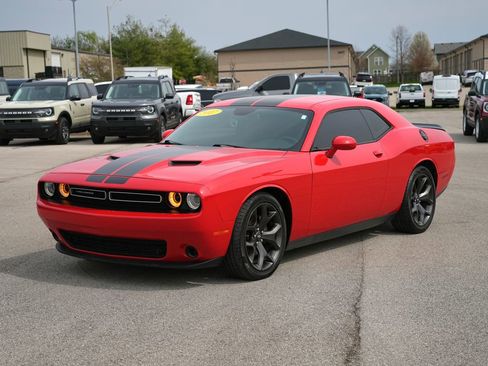Used 2017 Dodge Challenger SXT image 9