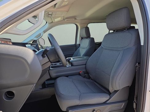 New 2026 Ford Expedition Active image 16