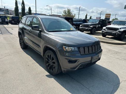 Used 2020 Jeep Grand Cherokee Altitude AWD/4WD image 21
