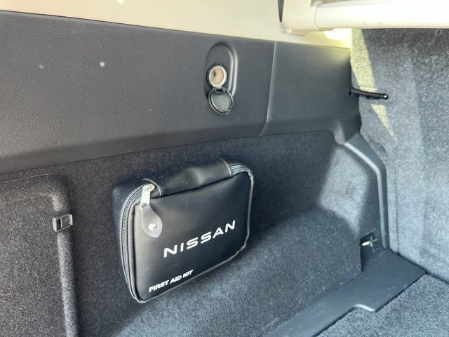 Used 2022 Nissan Rogue SV AWD/4WD image 11
