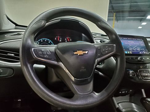 Used 2020 Chevrolet Malibu LS image 25
