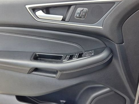 Used 2018 Ford Edge Titanium w/ Technology Package FWD image 32