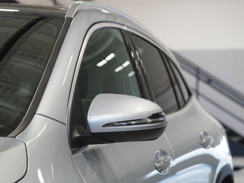 Used 2025 Mercedes-Benz GLA 250 4MATIC image 9