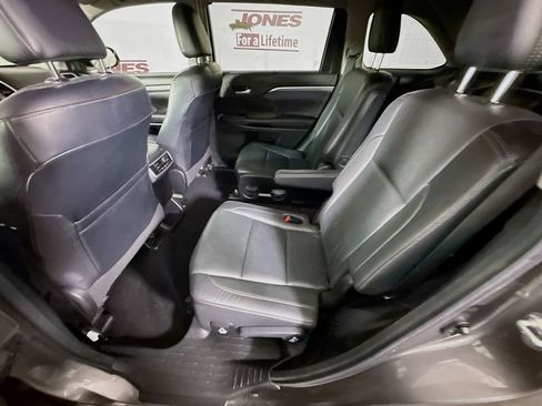 Certified 2017 Toyota Highlander Limited AWD/4WD image 29
