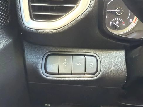 Used 2021 Hyundai Venue SE image 15