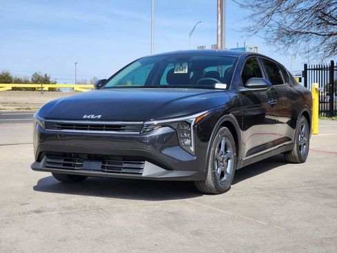 New 2026 Kia K4 FWD image 2