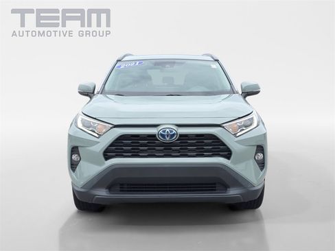 Used 2021 Toyota RAV4 XLE w/ Convenience Package image 2
