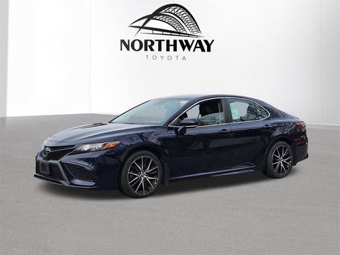 Used 2022 Toyota Camry SE image 6