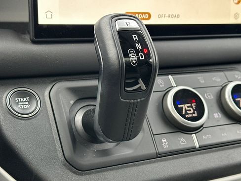 Used 2025 Land Rover Defender 110 S image 24