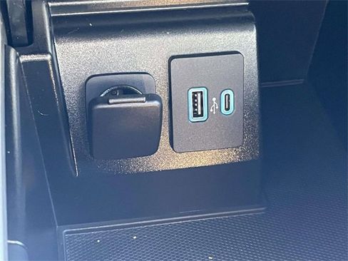 Used 2020 Ford Explorer XLT w/ Equipment Group 202A image 38