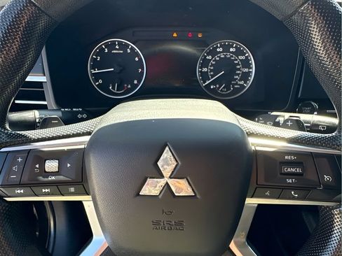Used 2022 Mitsubishi Outlander ES FWD image 25