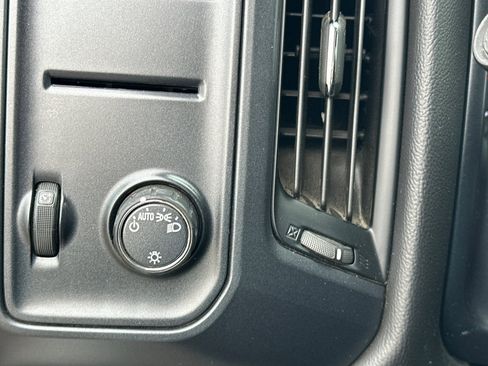 Used 2018 Chevrolet Silverado 1500 Custom w/ Custom Convenience Package image 38