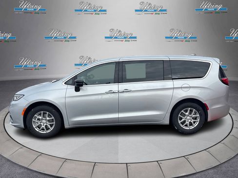 New 2026 Chrysler Pacifica Select image 6