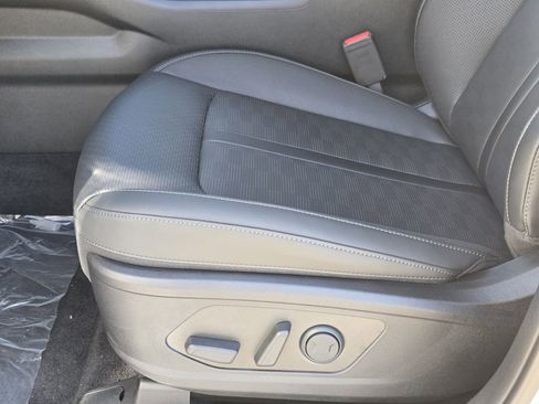 New 2026 Kia Sorento S FWD image 17