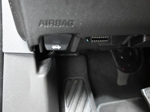 Used 2021 Buick Envision Essence AWD/4WD image 27