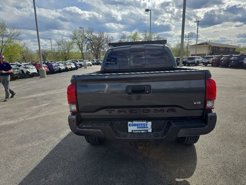 Used 2019 Toyota Tacoma TRD Off-Road AWD/4WD image 8