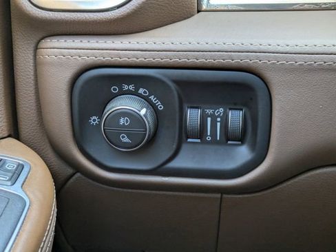 Used 2023 RAM 3500 Limited image 33