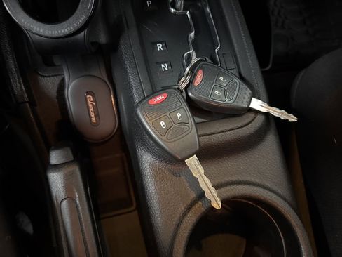 Used 2017 Jeep Wrangler Unlimited Sahara image 41