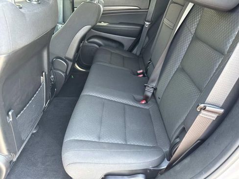 Used 2021 Jeep Grand Cherokee Laredo image 12