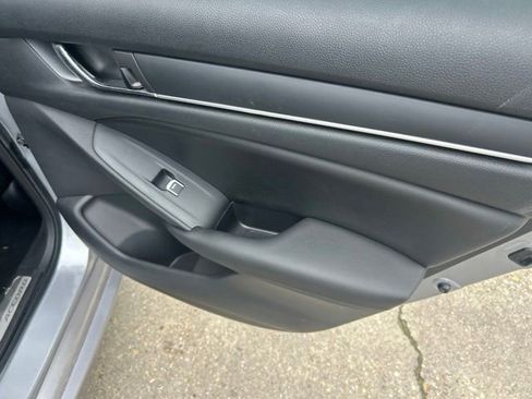 Used 2019 Honda Accord Sport image 9