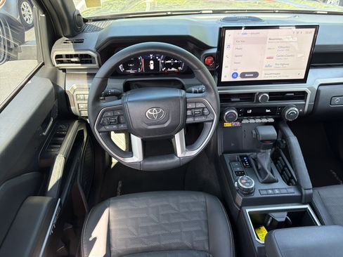 Used 2025 Toyota 4Runner TRD Off-Road Premium AWD/4WD image 23