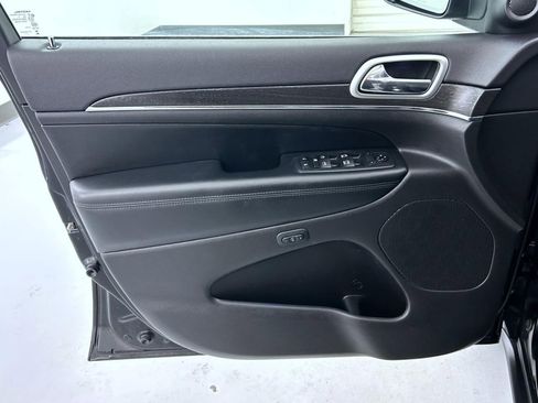 Used 2018 Jeep Grand Cherokee Limited image 9