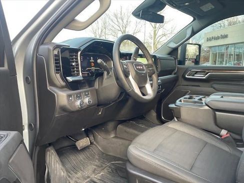 Used 2025 GMC Sierra 2500 SLE image 8