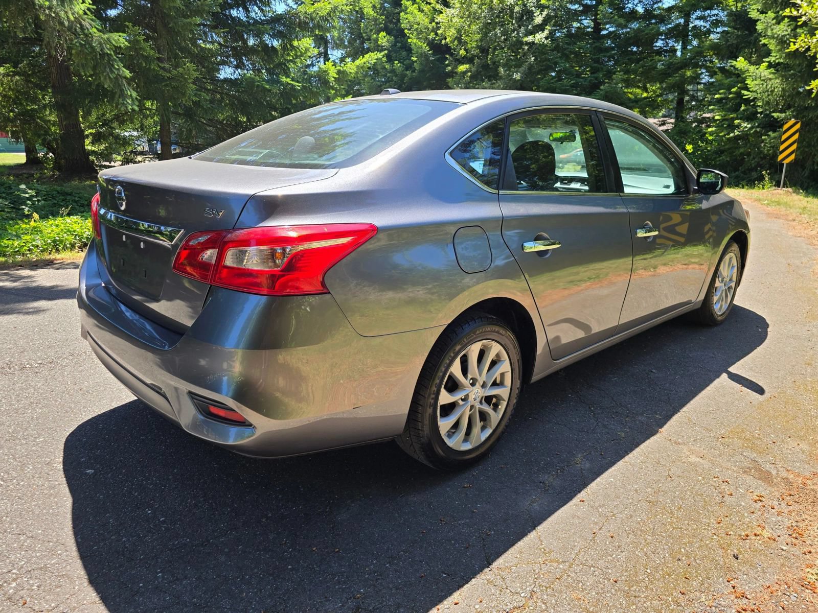 Used 2017 Nissan Sentra SV w/ Style Package FWD image 6