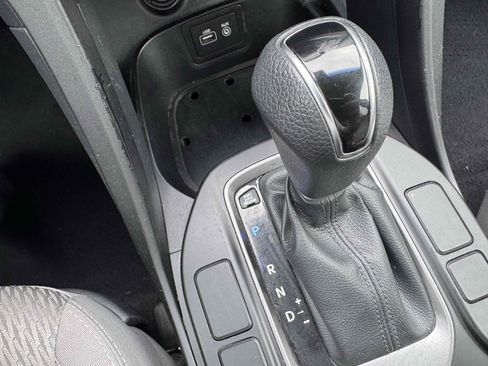 Used 2017 Hyundai Santa Fe SE FWD image 33