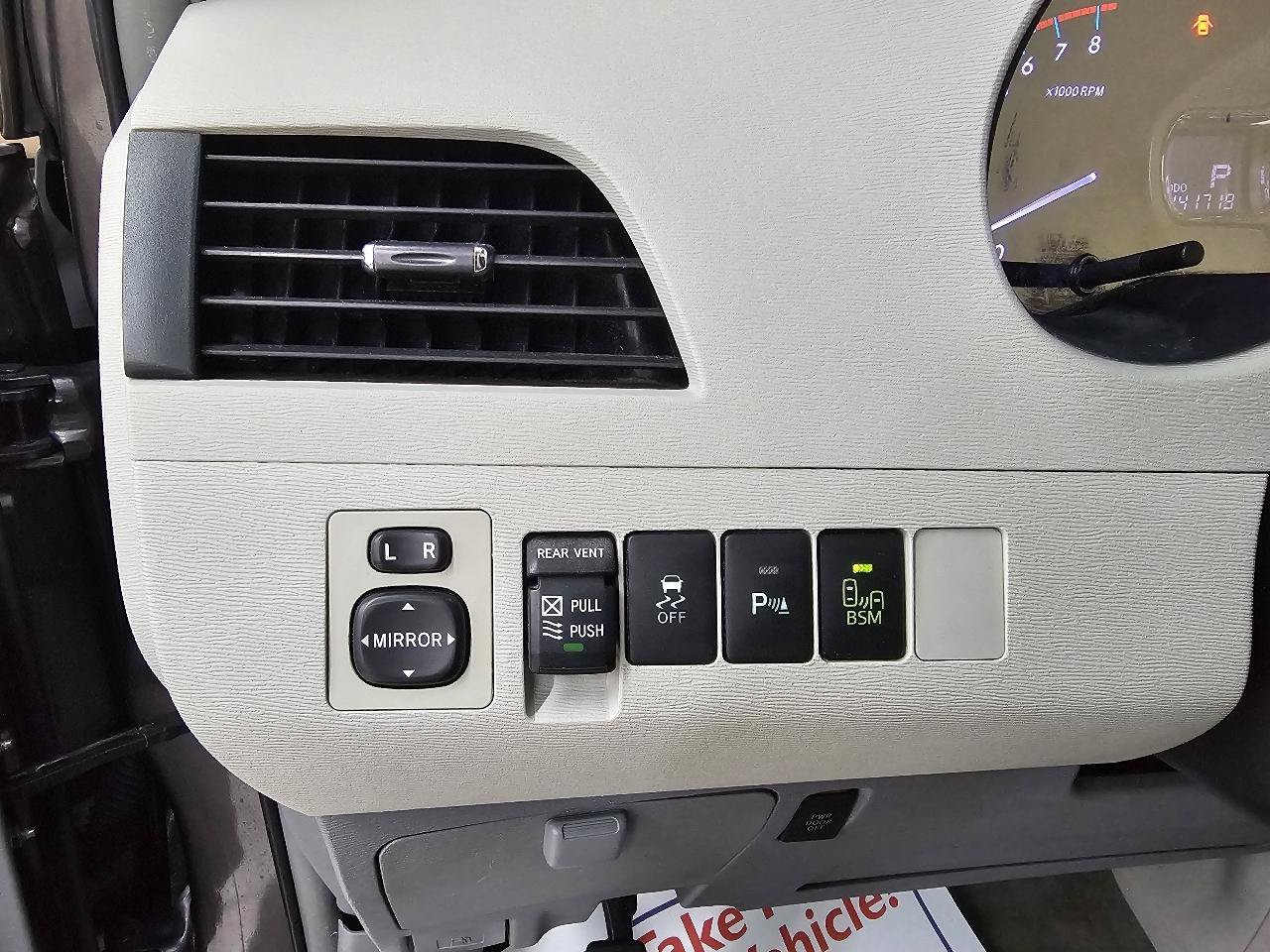 Used 2013 Toyota Sienna XLE FWD image 40