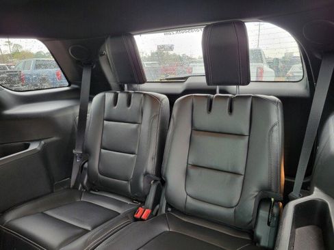 Used 2018 Ford Explorer Limited image 12