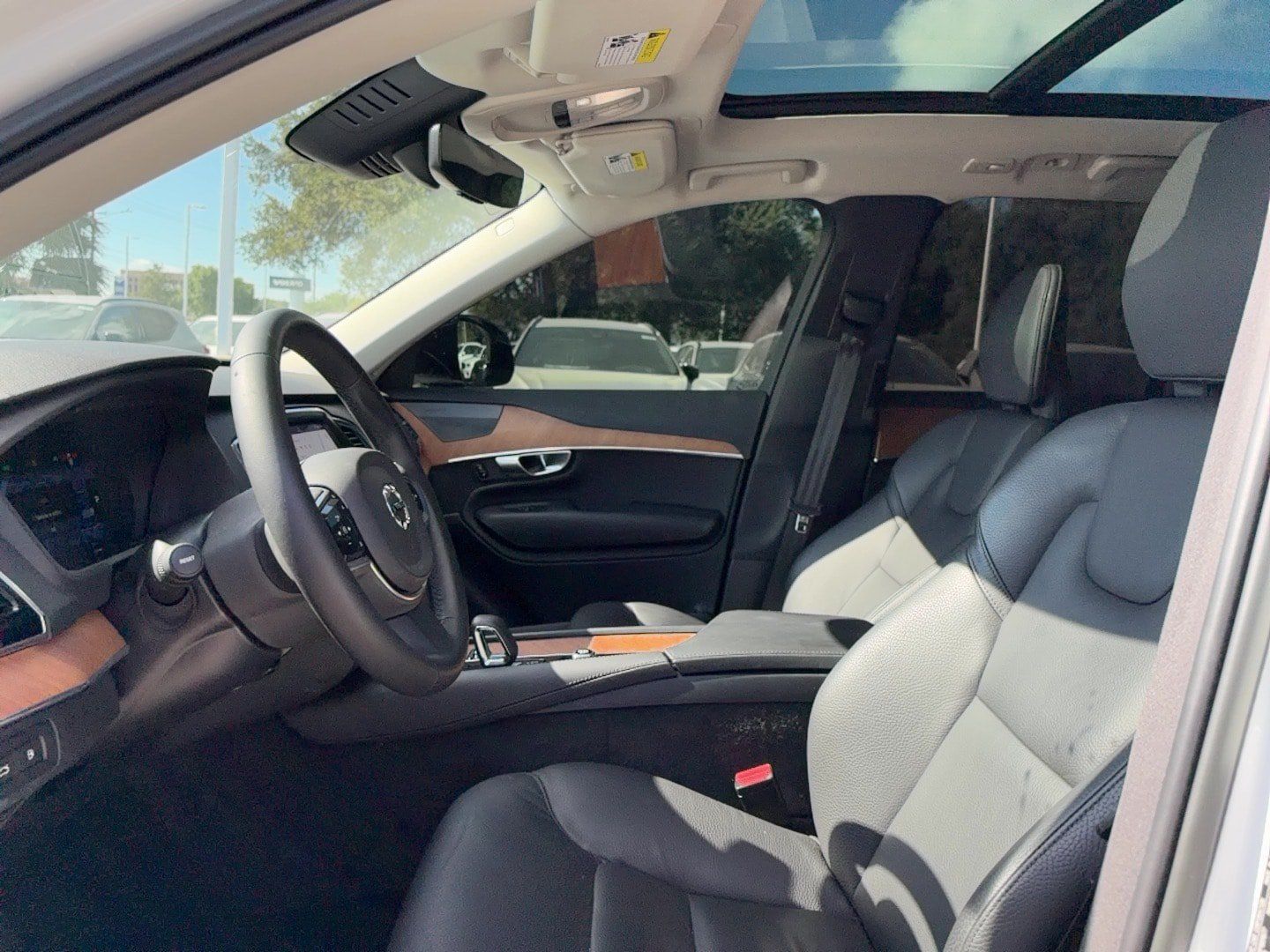 Certified 2023 Volvo XC90 T8 Plus w/ Protection Package AWD/4WD image 11
