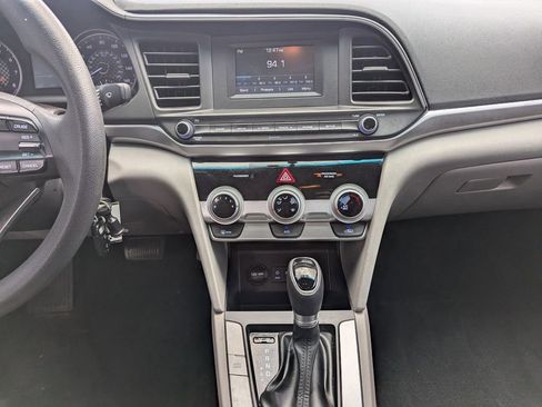 Used 2019 Hyundai Elantra SE image 12