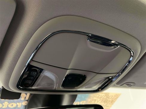 Used 2021 Jeep Cherokee Limited image 35