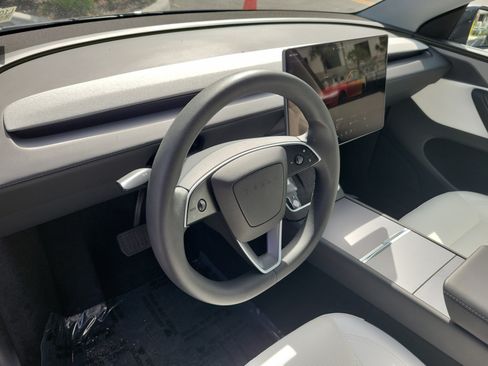 Used 2026 Tesla Model Y Long Range AWD/4WD image 25
