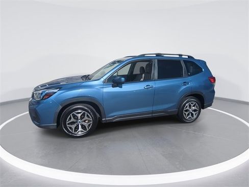 Used 2019 Subaru Forester Premium w/ All-Weather Package image 4