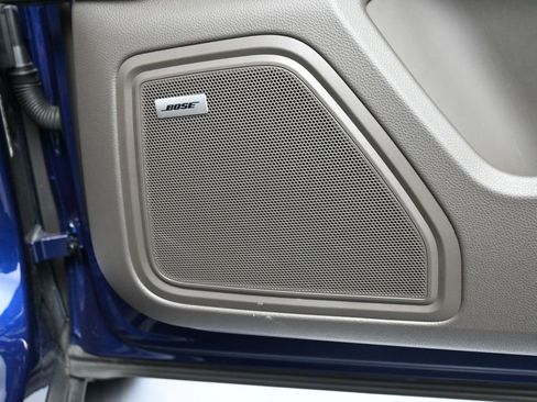 Certified 2025 Porsche Macan AWD/4WD image 30