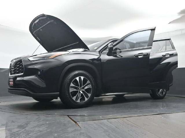 Used 2025 Toyota Highlander XLE AWD/4WD image 46