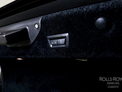 Used 2019 Rolls-Royce Dawn RWD image 22