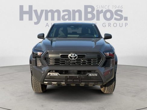 Used 2025 Toyota Tacoma TRD Off-Road AWD/4WD image 8