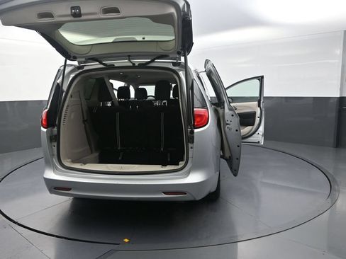 Used 2022 Chrysler Voyager LX FWD image 34
